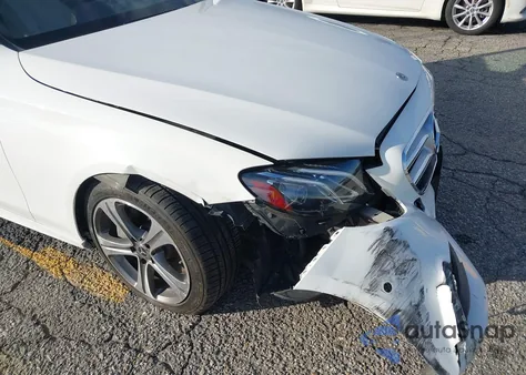 2017 Mercedes-Benz E 300 z USA, uszkodzony, nr VIN WDDZF4JB3HA257369